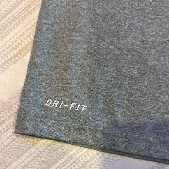 Nike Boys Dri-Fit Gray NBA Lakers Basketball Tee - Size L - Picture 3 of 6